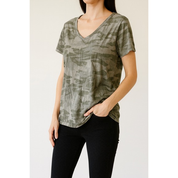 Universal Thread XL Gray Camouflage Print V-Neck Short Sleeve T-Shirt - Picture 1 of 5